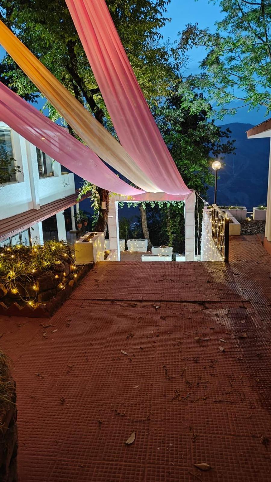 Surbee Resort Mussoorie Eksteriør bilde